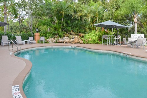 Holiday Inn Express Hotel & Suites Bonita Springs/Naples an IHG Hotel - image 2
