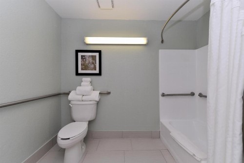 Holiday Inn Express Hotel & Suites Bonita Springs/Naples an IHG Hotel - image 7