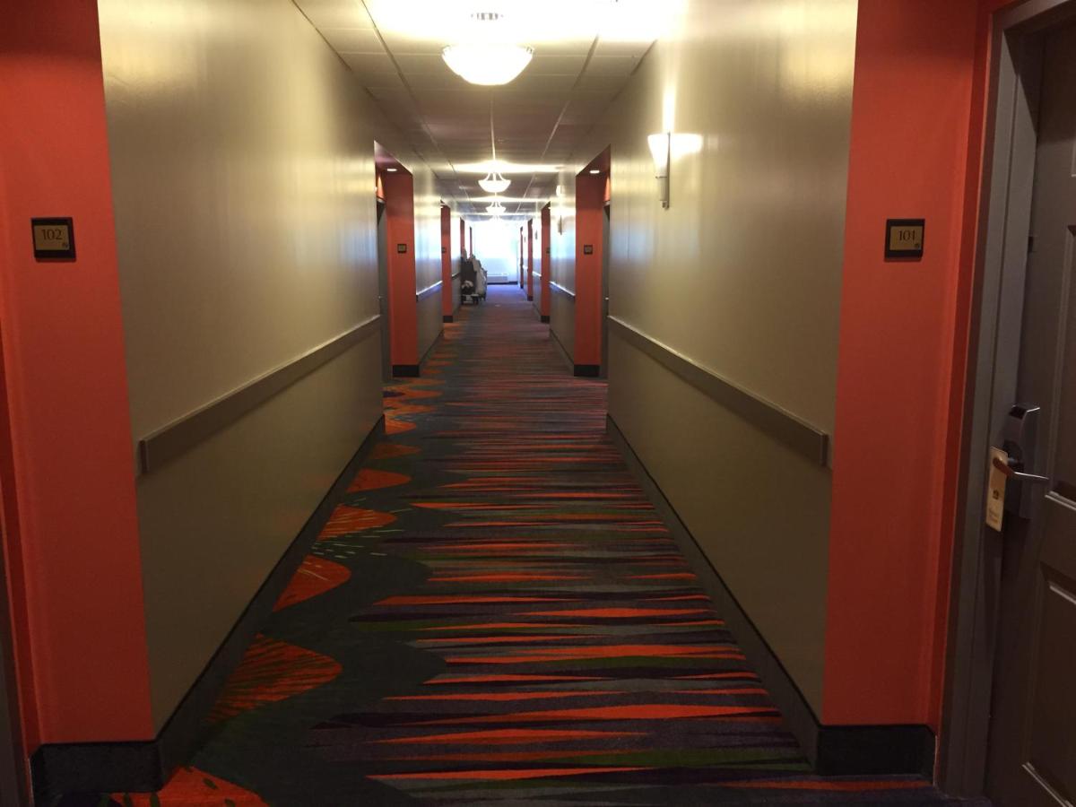 Days Inn & Suites by Wyndham Bonita Springs North Naples - image 5