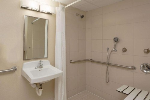Baymont by Wyndham Bonita Springs - image 27