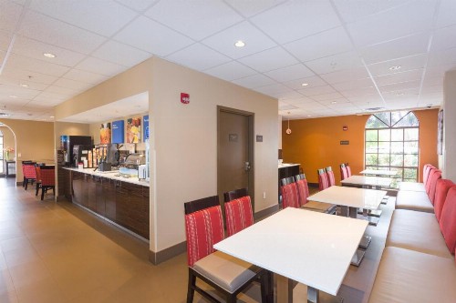 Baymont by Wyndham Bonita Springs - image 4