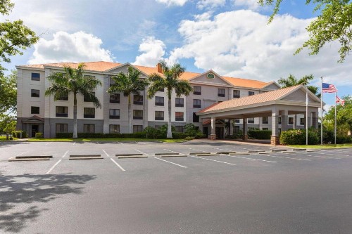 La Quinta by Wyndham Bonita Springs Naples North - image 1