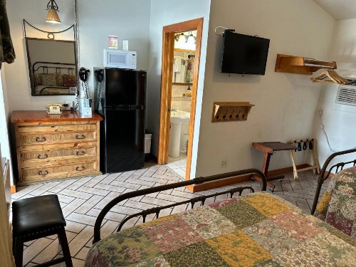 Buffalo Chip's Ranch House Motel - image 12