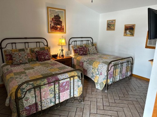 Buffalo Chip's Ranch House Motel - image 9
