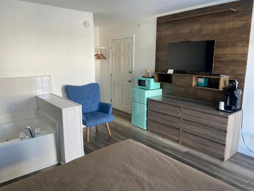 Flagship Inn - image 2