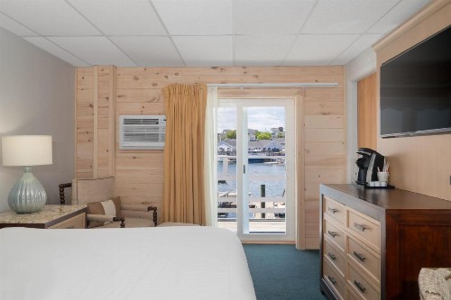 Boothbay Harbor Inn - image 21