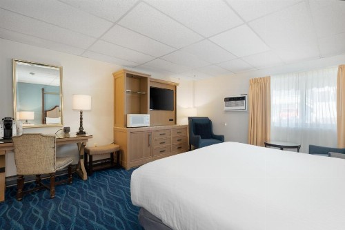 Boothbay Harbor Inn - image 34