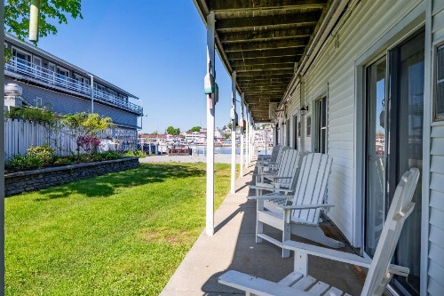 Boothbay Harbor Inn - image 35