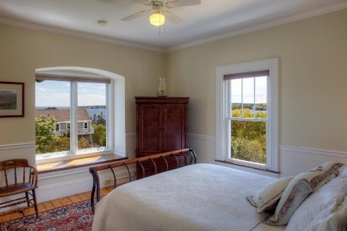 Harbor House Inn - image 7