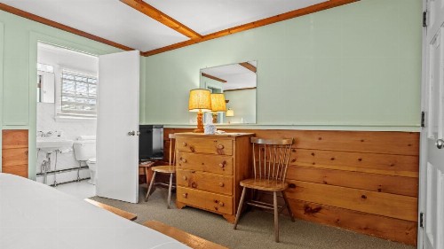 Mid-Town Motel - image 13
