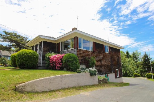 Seaside Bungalow - image 9
