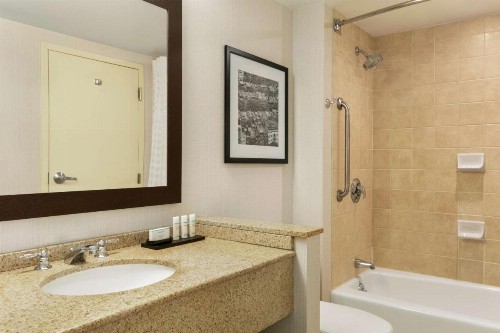Embassy Suites Boston at Logan Airport - image 10