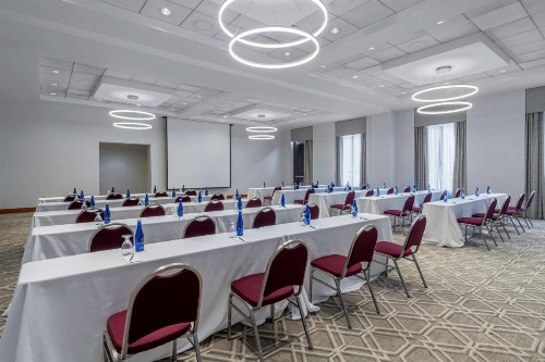 Embassy Suites Boston at Logan Airport - image 12