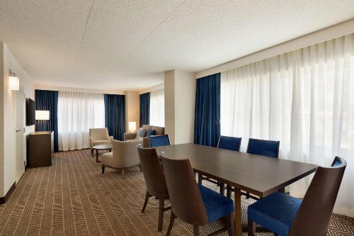 Embassy Suites Boston at Logan Airport - image 17