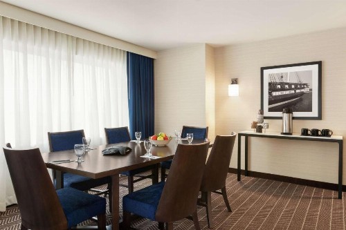 Embassy Suites Boston at Logan Airport - image 28