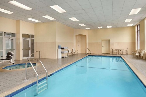 Embassy Suites Boston at Logan Airport - image 34
