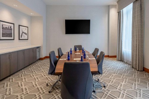 Embassy Suites Boston at Logan Airport - image 36