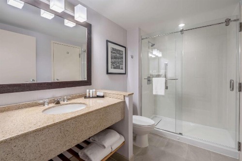 Embassy Suites Boston at Logan Airport - image 37