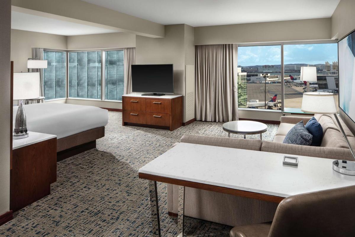 Hilton Boston Logan Airport - image 4