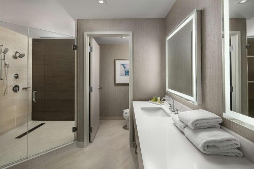 Hilton Boston Logan Airport - image 40