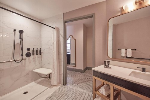 Hilton Boston Downtown/Faneuil Hall - image 18
