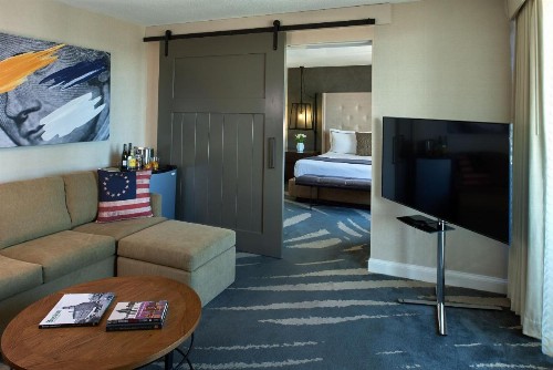 Revere Hotel Boston Common - image 8