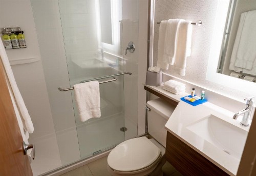 Holiday Inn Express Boston an IHG Hotel - image 33