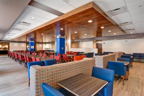 Holiday Inn Express Boston an IHG Hotel - image 35