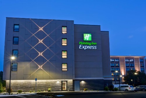 Holiday Inn Express Boston an IHG Hotel - image 38