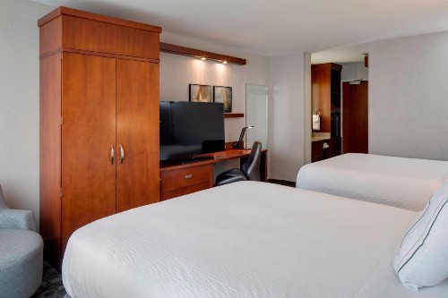 Courtyard by Marriott Boston Logan Airport - image 10
