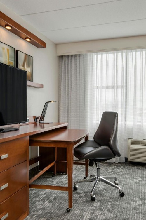 Courtyard by Marriott Boston Logan Airport - image 11
