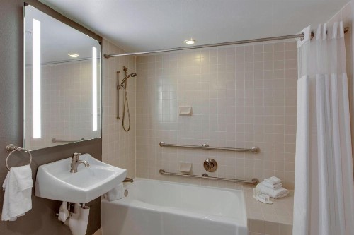 Courtyard by Marriott Boston Logan Airport - image 19