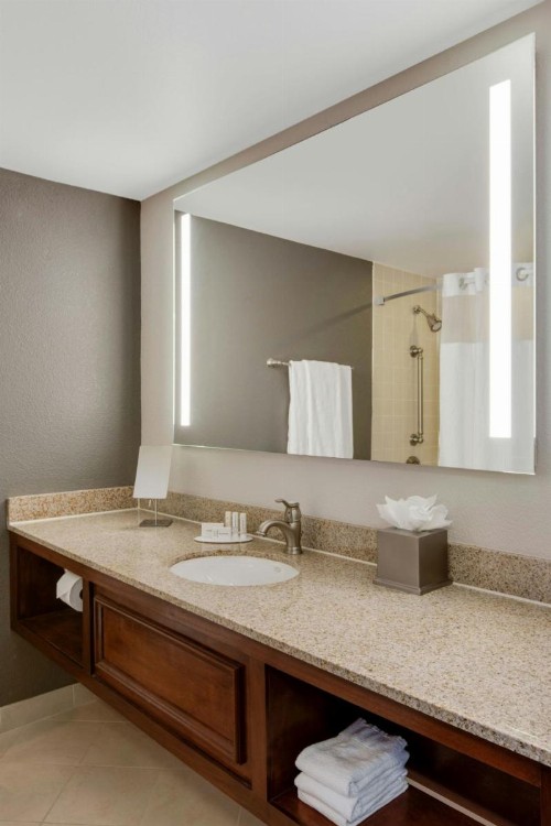 Courtyard by Marriott Boston Logan Airport - image 21