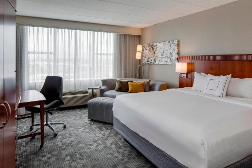 Courtyard by Marriott Boston Logan Airport - image 27