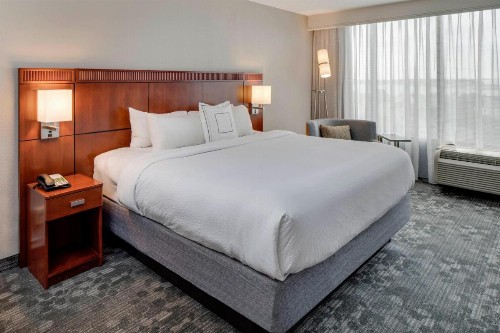 Courtyard by Marriott Boston Logan Airport - image 35