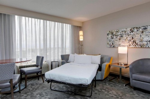 Courtyard by Marriott Boston Logan Airport - image 37