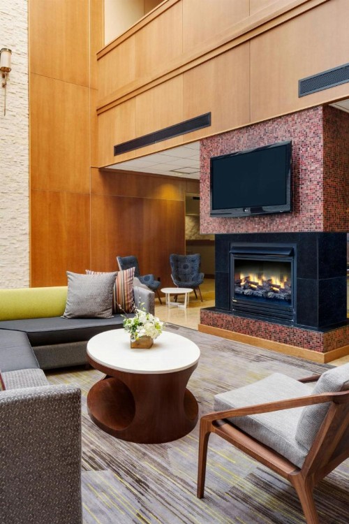 Courtyard by Marriott Boston Logan Airport - image 9