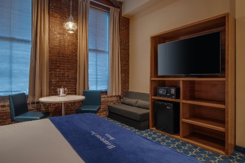 Harborside Inn - image 2