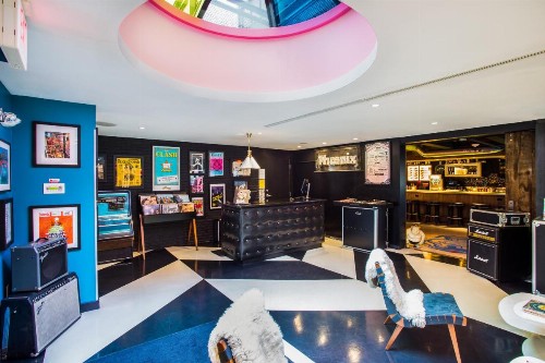 The Verb Hotel - image 14