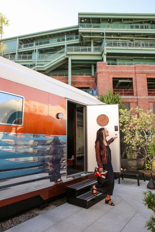 The Verb Hotel - image 7
