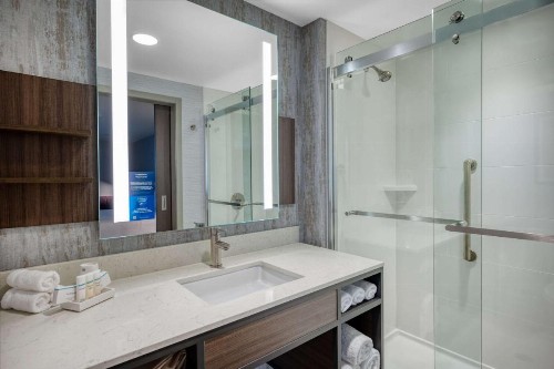 Hilton Garden Inn Boston Logan Airport - image 21