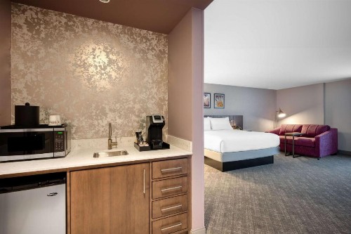 Hilton Garden Inn Boston Logan Airport - image 36