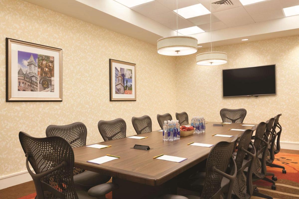 Hilton Garden Inn Boston Logan Airport - image 4