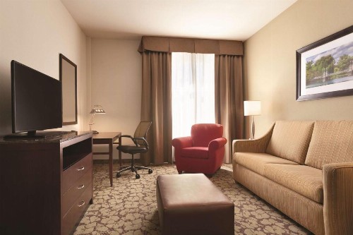 Hilton Garden Inn Boston Logan Airport - image 8