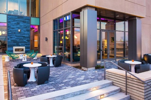 Aloft Boston Seaport District - image 15