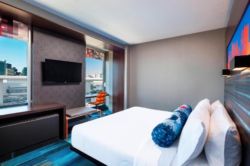 Aloft Boston Seaport District - image 4