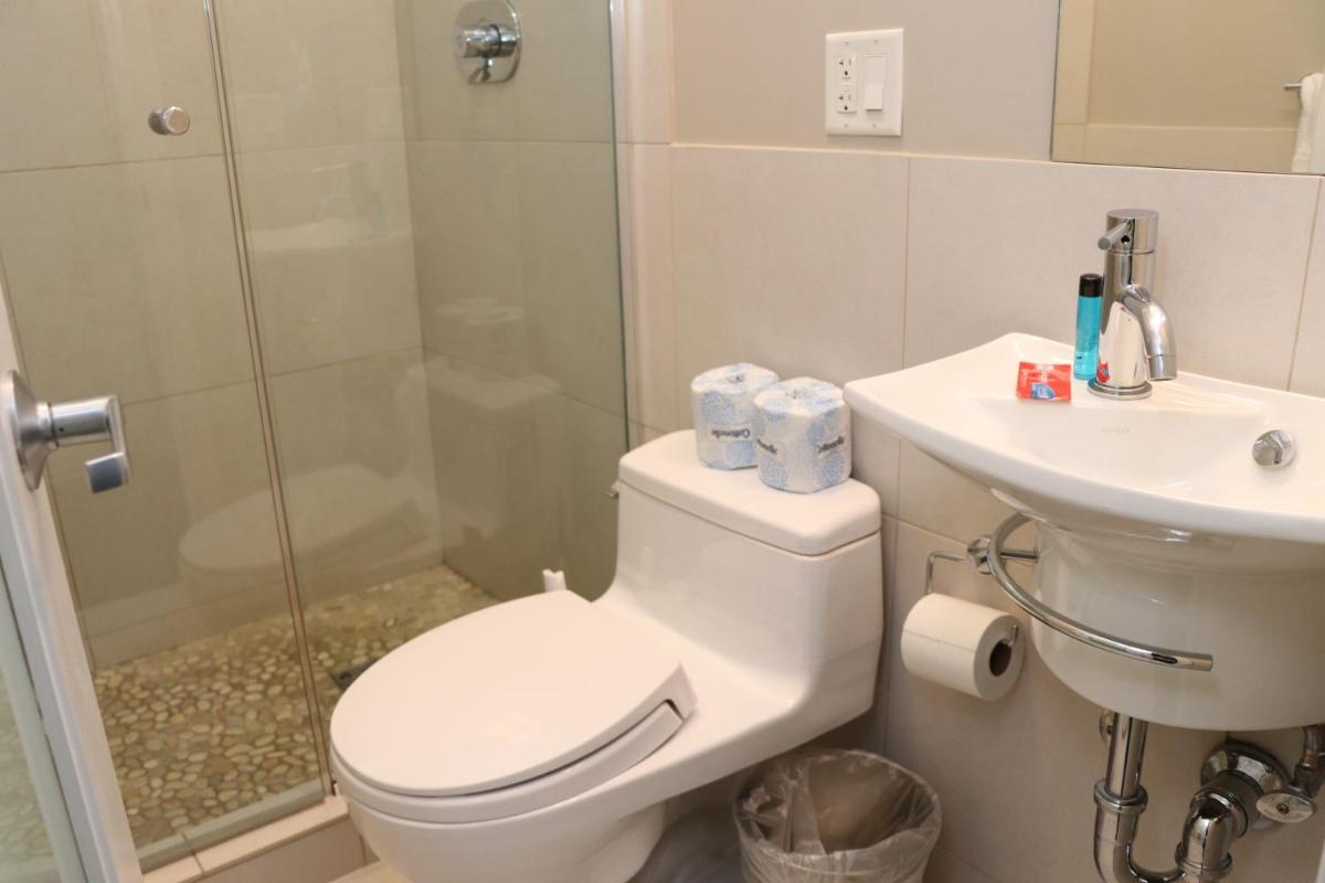 Stylish Newbury Street Studio #2 - image 7