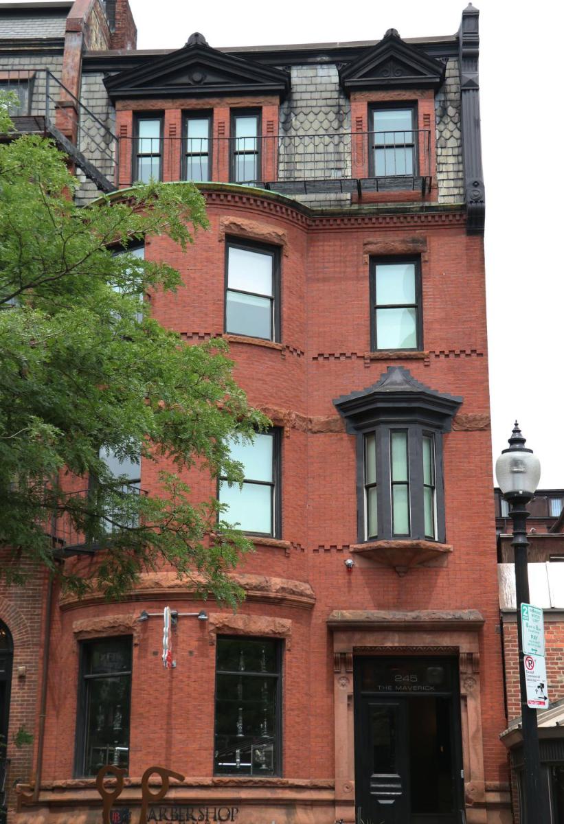Furnished Newbury Street Studio #6 - image 7