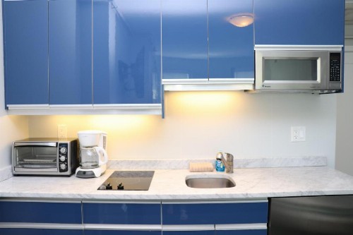 Stylish Newbury Street Studio #4 - image 4