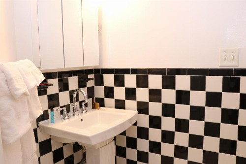 Cheap Furnished Two-Bedroom Apartment Downtown Boston Garden Unit - image 5